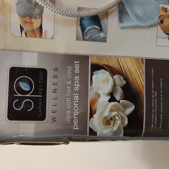 NWOT Personal Spa Set With Therapeutic Gel Inserts Ultra Soft Hot And - Picture 3 of 10